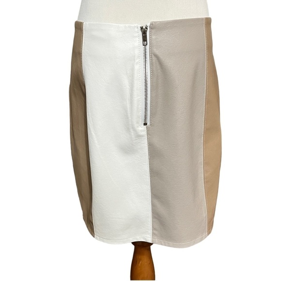 NWT Le Lis Collection Vegan Leather Striped Neutral Women’s Skirt Size Large - Picture 3 of 13